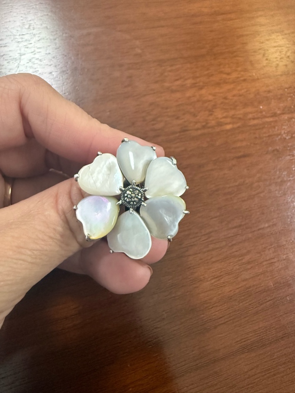 Mother-of-Pearl Flower Cocktail Ring - Picture 2 of 4